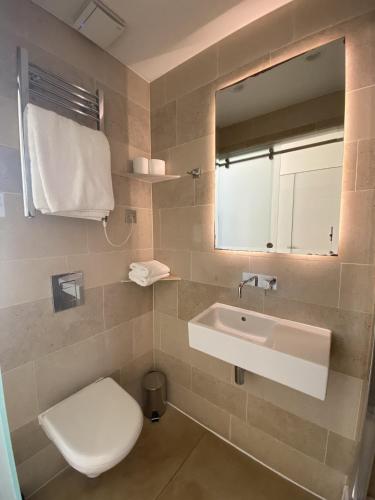 Family Room, 2 Double Beds del hotel NOX Olympia. Foto 1