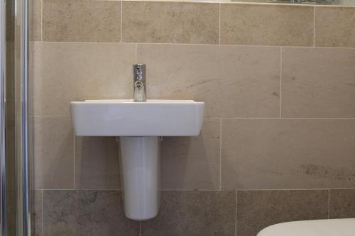 Family Room, 2 Double Beds del hotel NOX Olympia. Foto 9