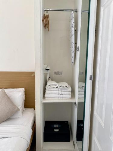 Family Room, 2 Double Beds del hotel NOX Olympia. Foto 11