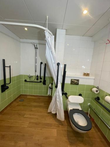 Habitación Doble - Adaptada para personas de movilidad reducida del hotel ibis budget Belfast City Centre. Foto 2