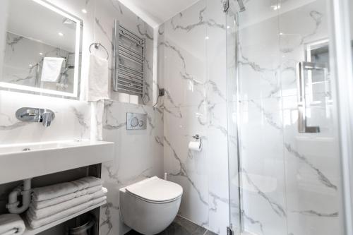 Double Studio with Jacuzzi (Lower Ground floor) del hotel NOX Richmond. Foto 6