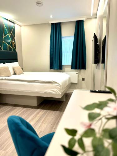 Double Studio with Jacuzzi (Lower Ground floor) del hotel NOX Richmond. Foto 17