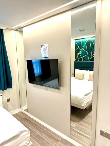 Double Studio with Jacuzzi (Lower Ground floor) del hotel NOX Richmond. Foto 18