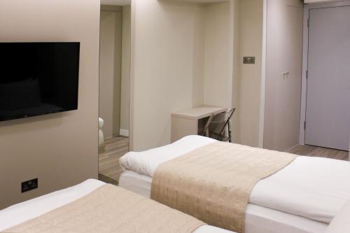 Habitación Triple del hotel NOX Richmond. Foto 11