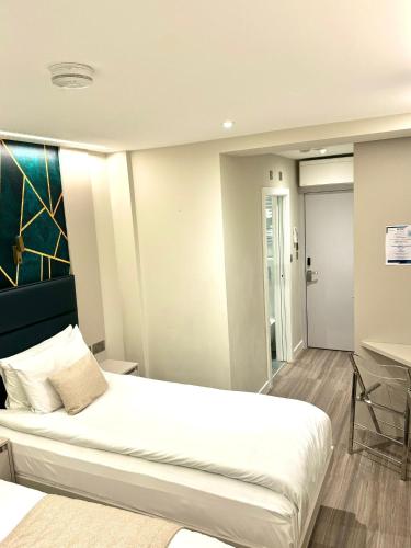 Habitación Triple del hotel NOX Richmond. Foto 22