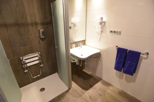 Habitación Doble adaptada para personas con movilidad reducida del hotel Tc Doña Luisa. Foto 1