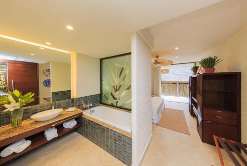 Habitación Doble Deluxe con bañera del hotel The Westin Porto de Galinhas All-Inclusive