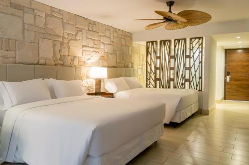 Habitación Principal con 2 camas dobles del hotel The Westin Porto de Galinhas All-Inclusive. Foto 1
