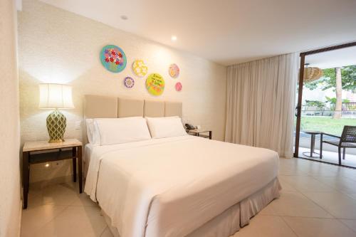 Habitación con cama extragrande y ducha a ras de suelo - Adaptada para personas con movilidad reducida del hotel The Westin Porto de Galinhas All-Inclusive