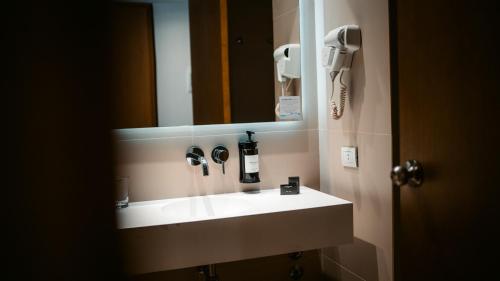 Habitación Triple - No fumadores del hotel Dazzler Asuncion. Foto 5