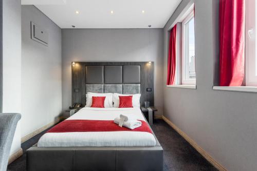 Habitación Doble Estándar del hotel The Bryson. Foto 4