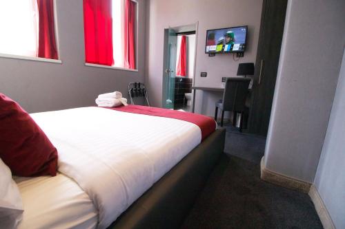 Habitación Doble Estándar del hotel The Bryson. Foto 8