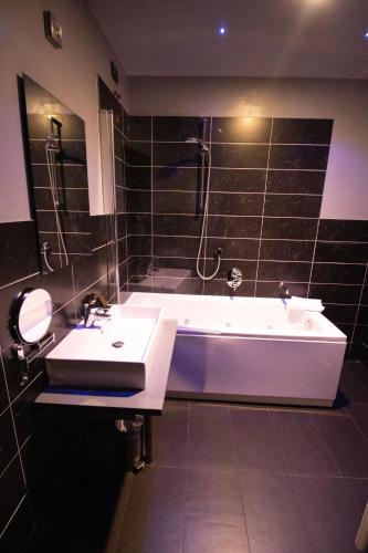 Habitación Doble Prestige del hotel The Bryson. Foto 4