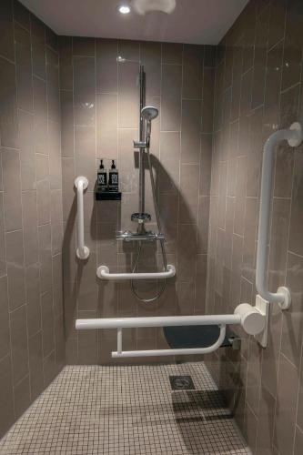 Habitación Doble adaptada para personas con movilidad reducida del hotel Best Western Plus Vauxhall. Foto 6