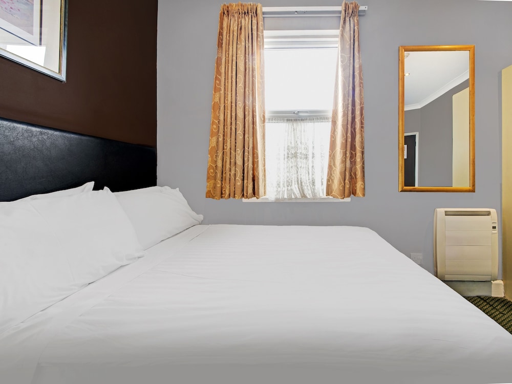 Habitación estándar doble, 1 cama doble del hotel Oyo Bostons Manor. Foto 2