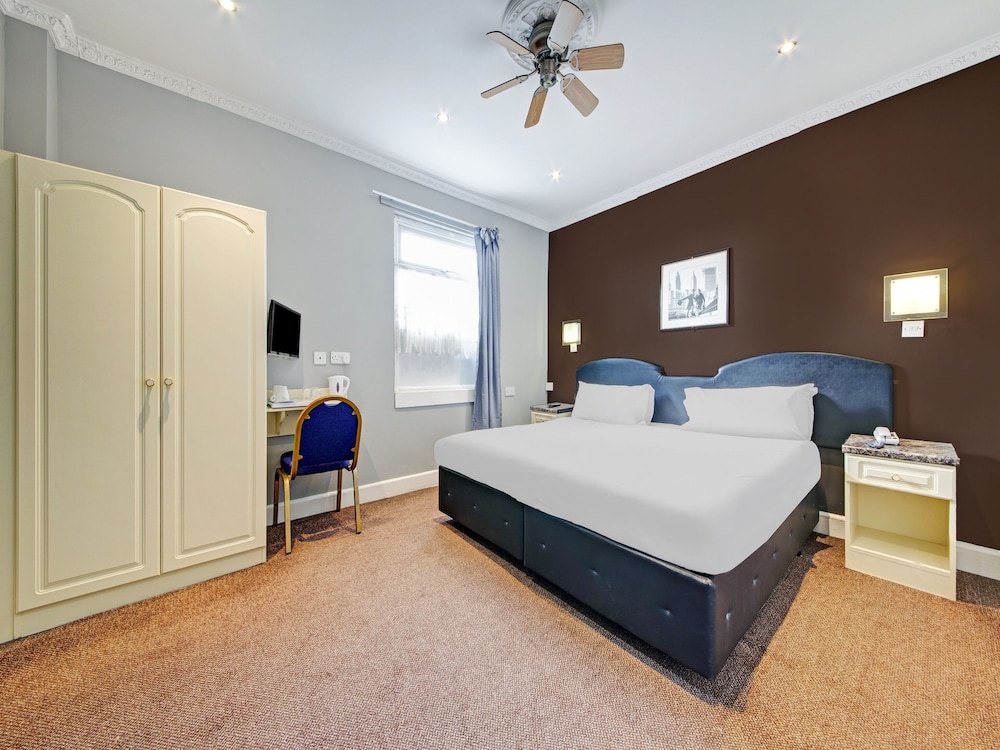 Habitación Deluxe doble, 1 cama doble del hotel Oyo Bostons Manor