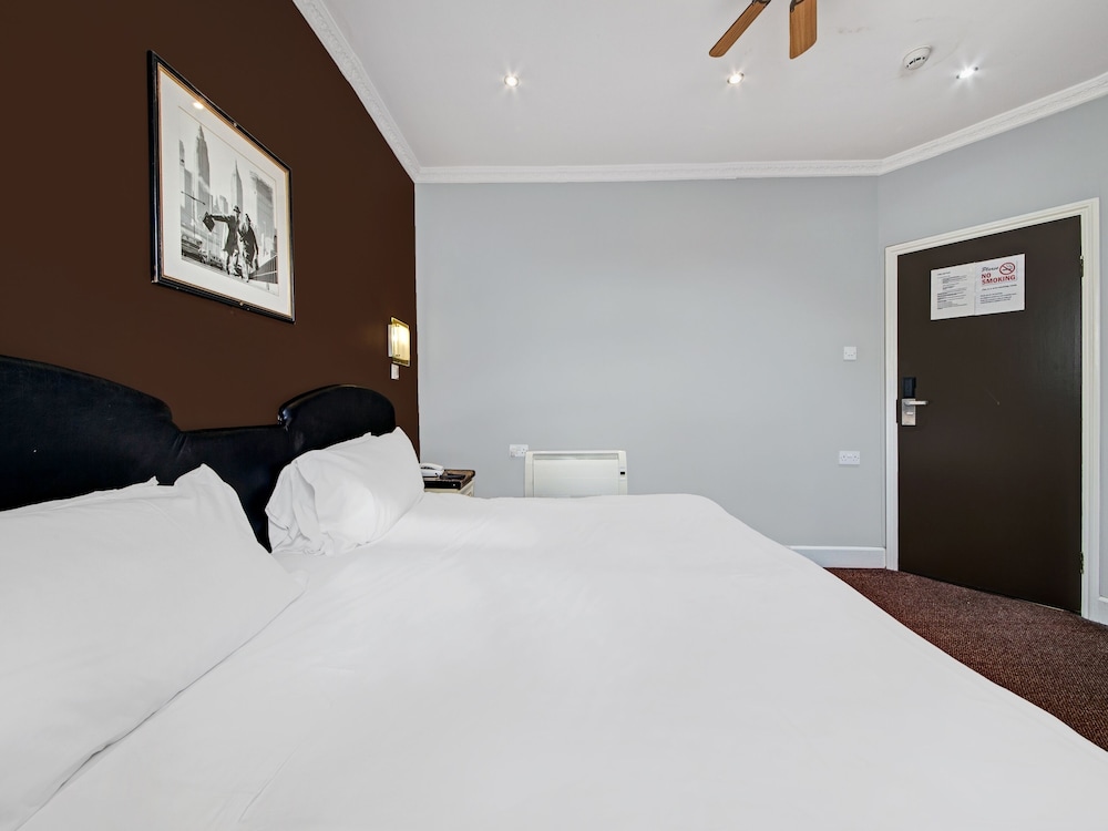 Habitación Deluxe doble, 1 cama doble del hotel Oyo Bostons Manor. Foto 2