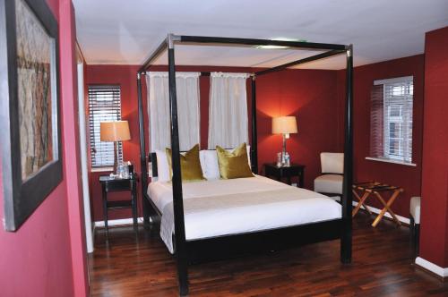 Habitación con cama extragrande. del hotel NAP INN. Foto 2
