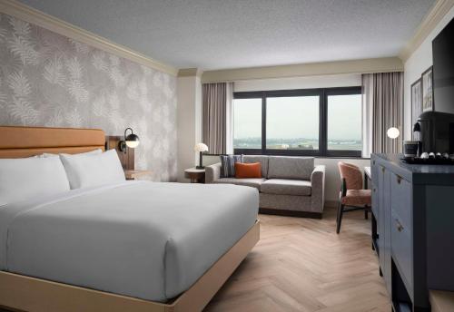 Executive King - Mobility Accessible - Tub del hotel Sonesta Los Angeles Airport Lax. Foto 1