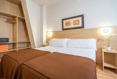 Habitación Triple Superior del hotel Glories. Foto 1
