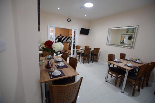 Habitación Triple del hotel Woodlands Lodge Ilford. Foto 4