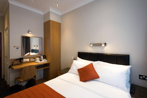 Habitación Doble con baño del hotel Adria. Foto 7