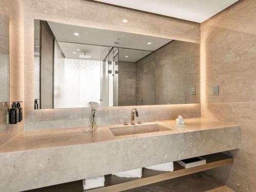 Suite Deluxe de 3 dormitorios del hotel Rixos Premium Dubai Jbr. Foto 4