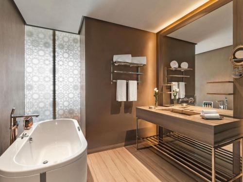Habitación Premium - 2 camas individuales del hotel Rixos Premium Dubai Jbr. Foto 2
