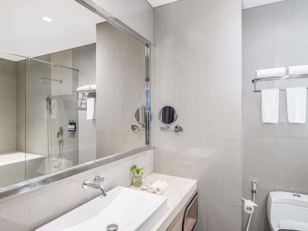 Suite Ejecutiva con 1 Cama King Size y Sofá del hotel Mercure Jayapura