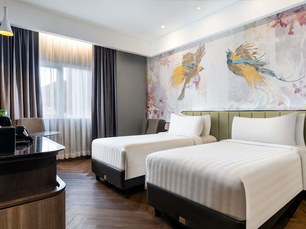 Habitación superior con 2 camas individuales del hotel Mercure Jayapura. Foto 1