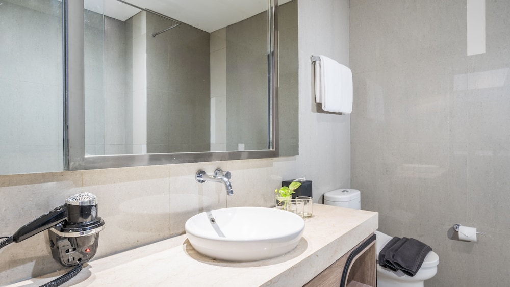 Habitación Deluxe con 2 camas individuales del hotel Mercure Jayapura. Foto 2