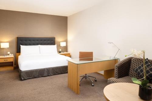 Habitación Deluxe con cama extragrande del hotel Doubletree By Hilton Luxembourg. Foto 7