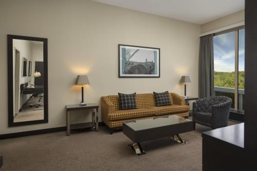 Suite Deluxe del hotel Doubletree By Hilton Luxembourg. Foto 7