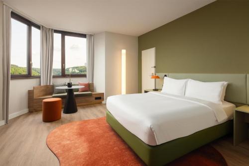 Habitación Superior - 1 cama grande del hotel Doubletree By Hilton Luxembourg. Foto 2
