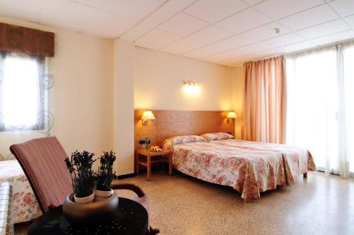 Habitación Triple del hotel Balear. Foto 2