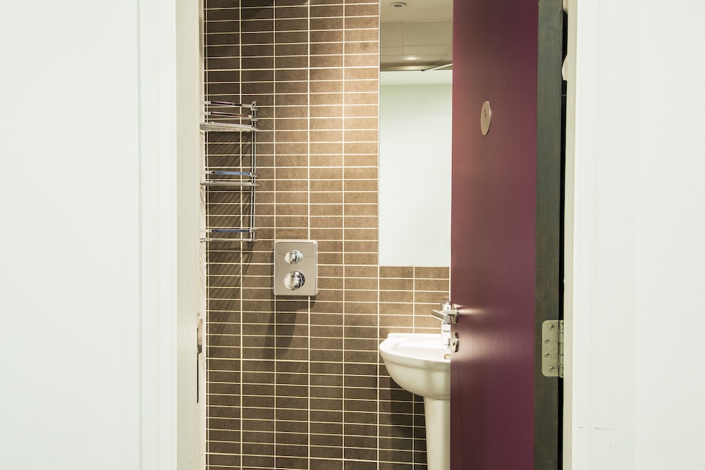 Bed in a 4 - Beds Mixed Dorm Ensuite del hotel Safestay London Elephant and Castle -. Foto 13