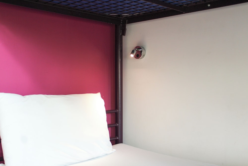 Habitación compartida Baño compartido Solo para hombres 6 camas individuales del hotel Safestay London Elephant and Castle -. Foto 3