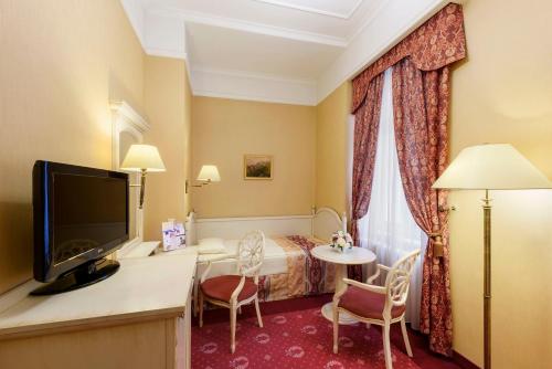 Habitación Individual Clásica del hotel Danubius Astoria City Center. Foto 2