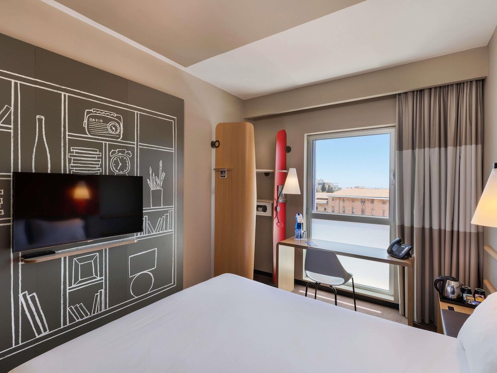 HABITACIÓN TRIPLE ESTÁNDAR, 1 CAMA QUEEN Y 1 CAMA INDIVIDUAL del hotel Ibis Jerusalem City Center - An Accorhotels Brand. Foto 5