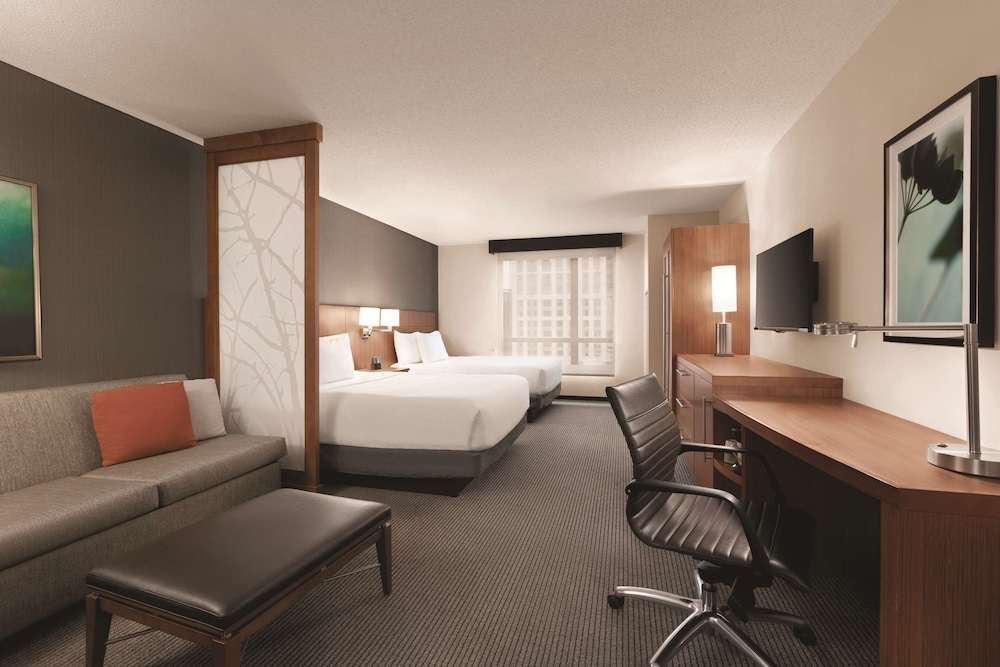 Habitación con dos camas queen size (con sofá - cama) del hotel Hyatt Place Baltimore Inner Harbor. Foto 2