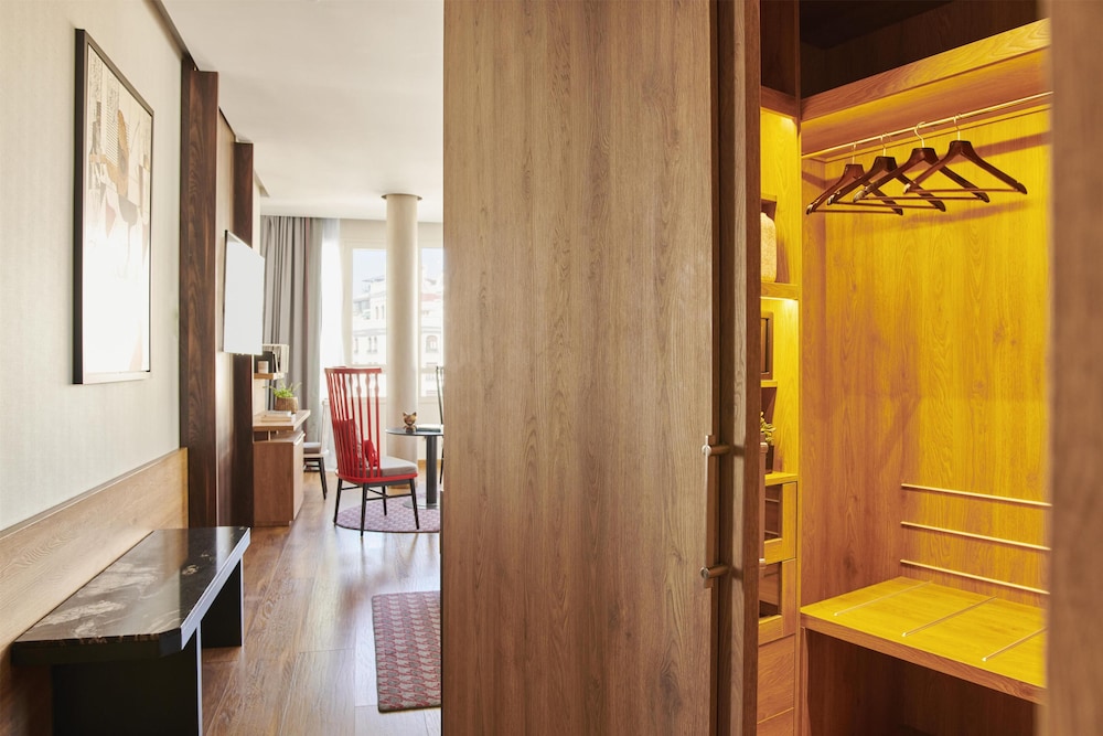 Suite junior, no fumadores (Grand Via View) del hotel Hyatt Centric Gran Via Madrid. Foto 6