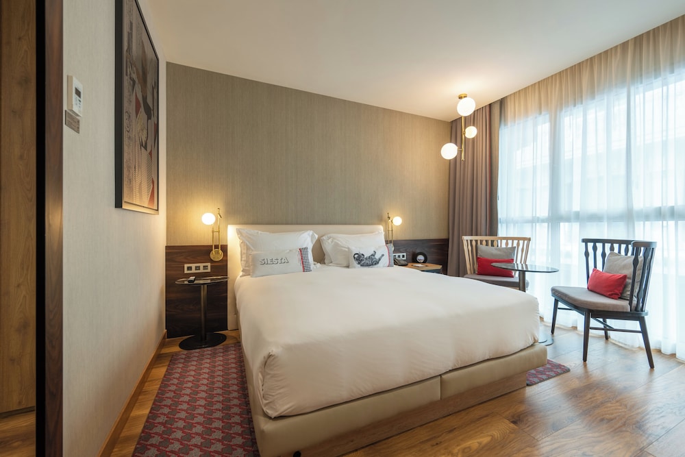 Habitación, 1 cama de matrimonio grande, no fumadores del hotel Hyatt Centric Gran Via Madrid. Foto 4