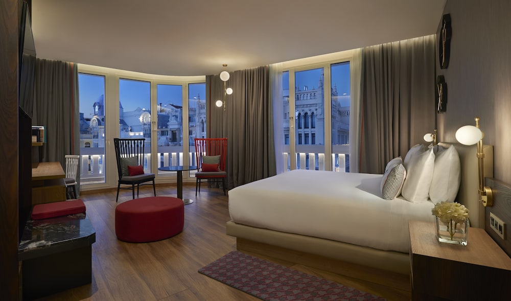 Suite, no fumadores, terraza del hotel Hyatt Centric Gran Via Madrid. Foto 1
