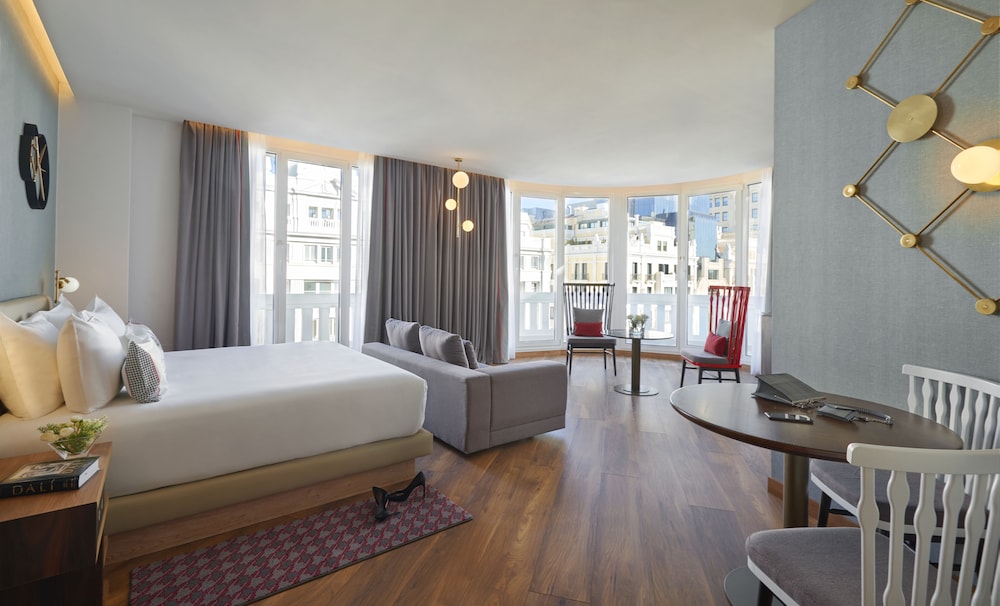Suite, no fumadores, terraza del hotel Hyatt Centric Gran Via Madrid. Foto 5