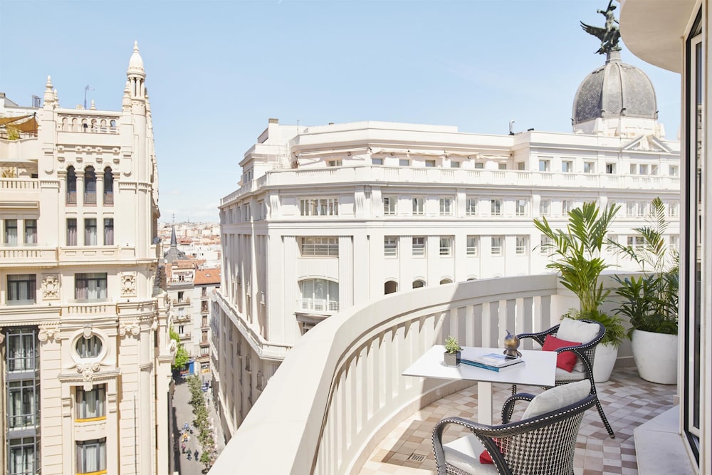 Suite, no fumadores, terraza del hotel Hyatt Centric Gran Via Madrid. Foto 7