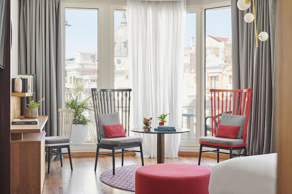 Suite, no fumadores, terraza del hotel Hyatt Centric Gran Via Madrid. Foto 9