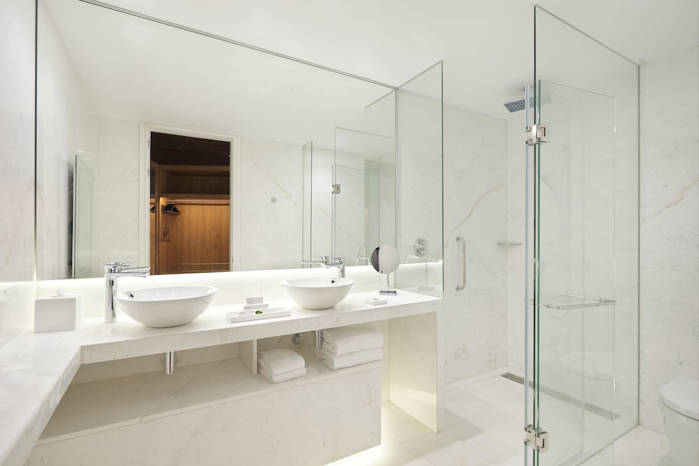 Suite, no fumadores, terraza del hotel Hyatt Centric Gran Via Madrid. Foto 12