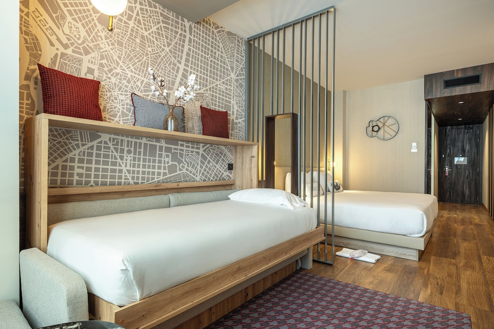 Habitación, 1 cama de matrimonio grande, no fumadores, balcón del hotel Hyatt Centric Gran Via Madrid. Foto 1