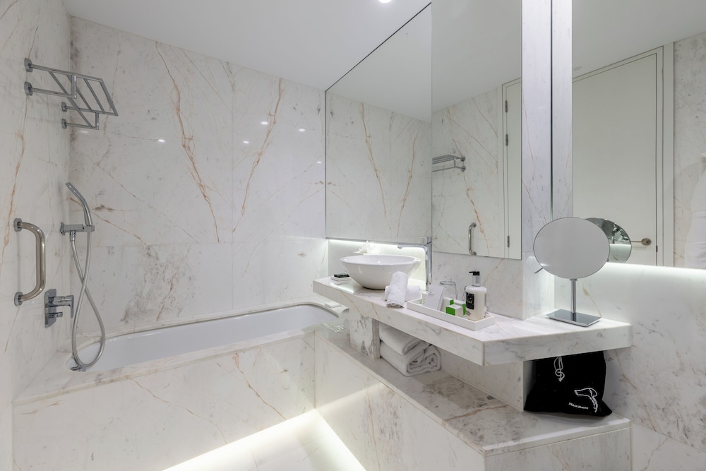 Suite familiar, varias camas, no fumadores del hotel Hyatt Centric Gran Via Madrid. Foto 6
