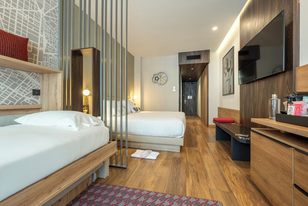 Suite junior, 1 cama de matrimonio grande, no fumadores del hotel Hyatt Centric Gran Via Madrid. Foto 5